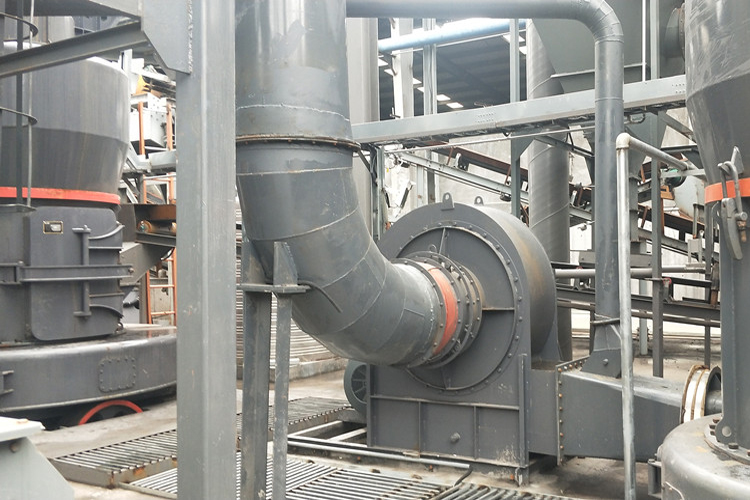 大型石頭磨粉機(jī)型號有哪些？選購時(shí)要注意什么？